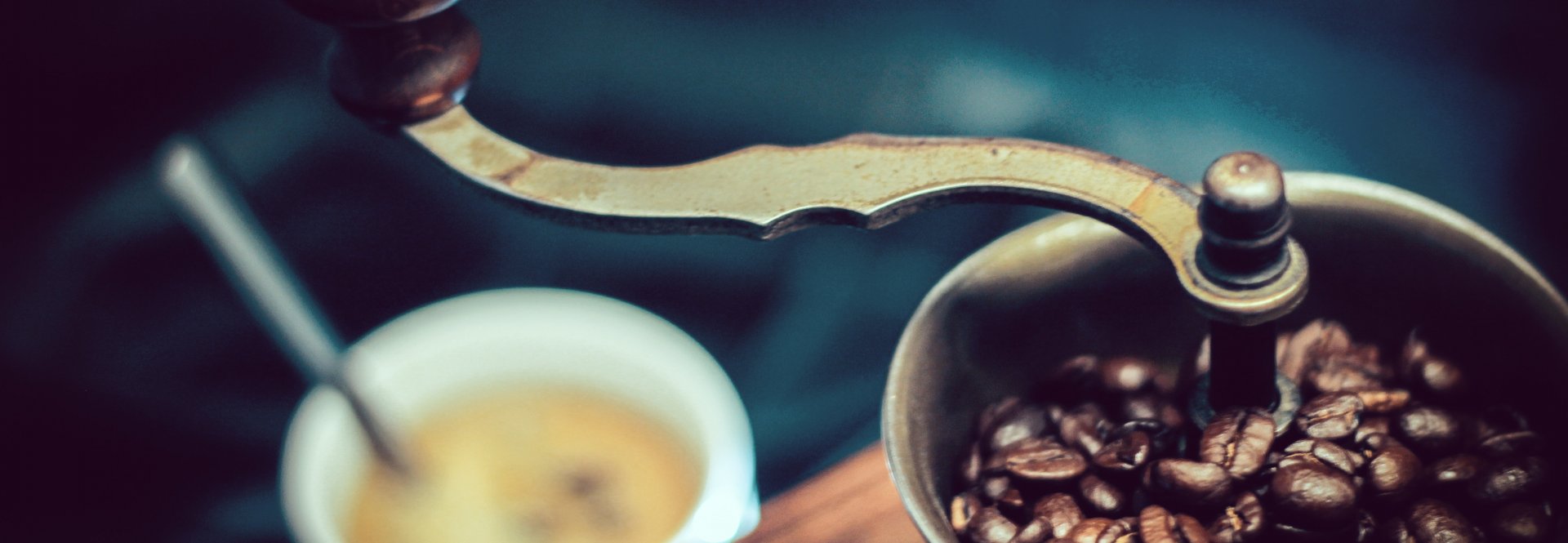 Sekrety smaków arabiki i robusty. Którą kawę kupić do biura?